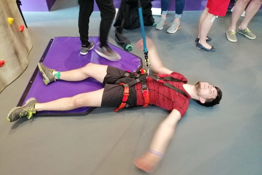 Klettern mit den Lehrlingen Lehrlinge beim Klettern