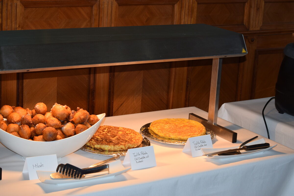 Köstlichkeiten für die Azubis Köstlichkeiten beim Foodmarkt
