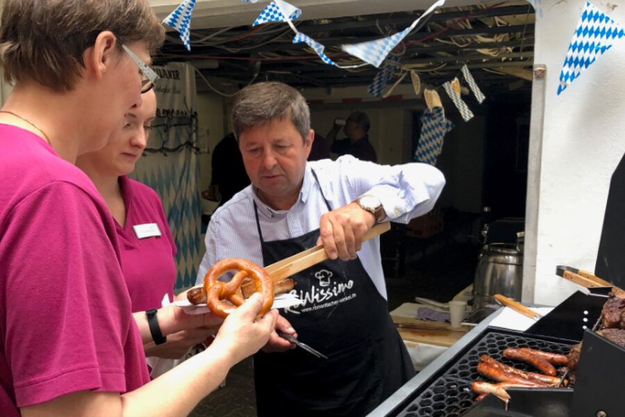Bratwürste im Romantischen Winkel Herr Oelkers grillt
