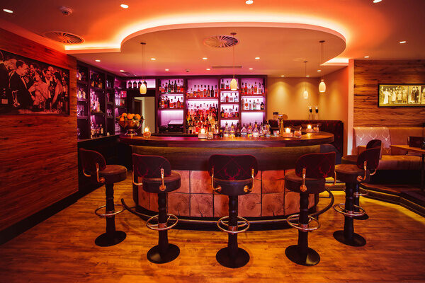 Hotelbar anno78 Stühle Barhocker gemütlih sitzen Cocktail genießen Digestif Romantischer Winkel