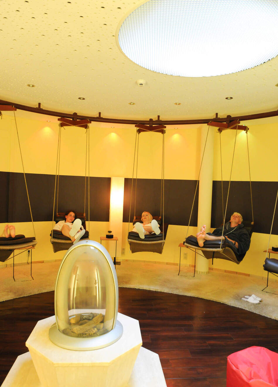 Meditation Hotel Wellness hängende Liegen Romantischer Winkel absolute Ruhe und Entspannung genießen