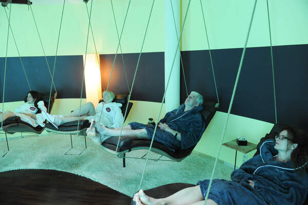 Wellness Rowi Tiefenentspannung Romantischer Winkel Lichspiel Hängematte Ruhe