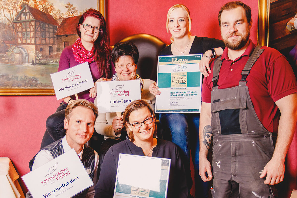 gruppenbild mitarbeiter hotel harz spaß mit kollegen mitarbeiter Romantischer Winkel