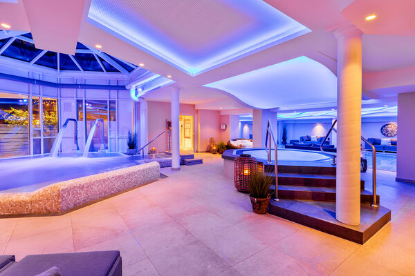 Wellnesslandschaft Wellnesszeit Romantischer WInkel Innenpools