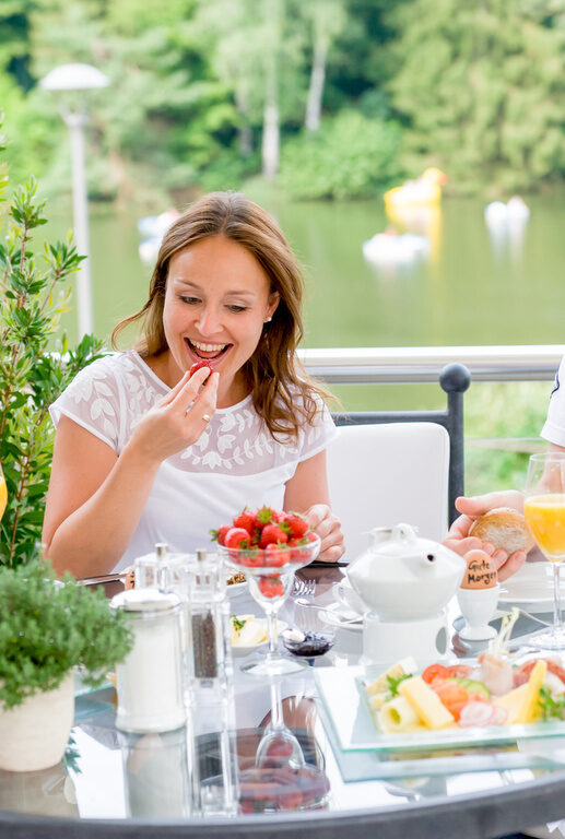 terrasse genuss sommer früchstücksbuffet südharz sekt Romantischer Winkel