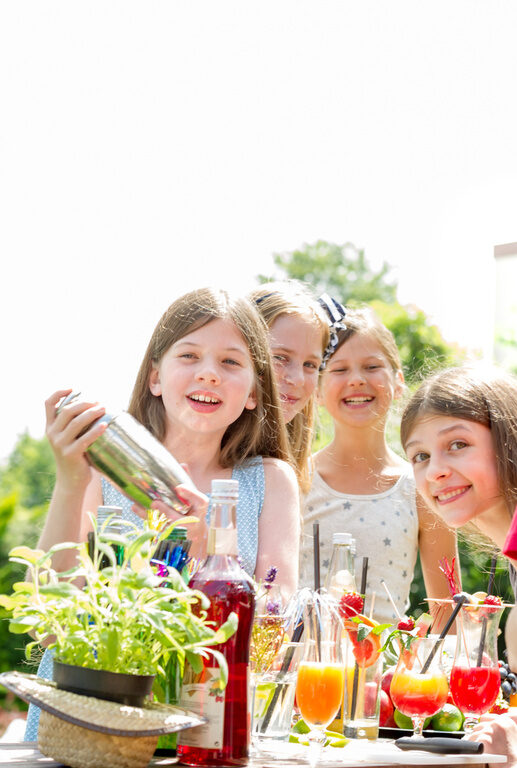 Kids & Teens club Romantischer Winkel Kinder spielen Mitarebiter Spaß