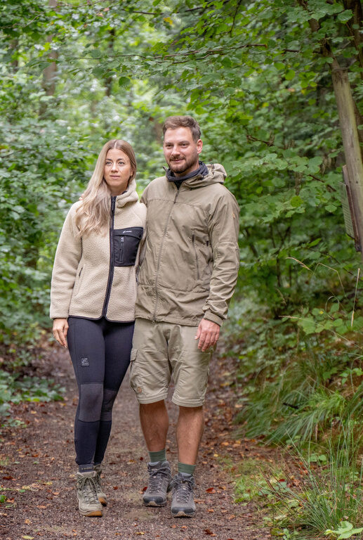 harz wälder familie wandern stöcke natur wiesen berge